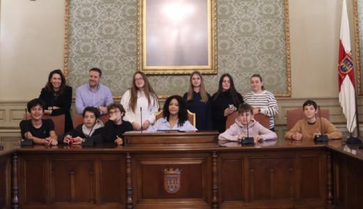 Estudiantes franceses de intercambio visitan el Ayuntamiento de Tudela