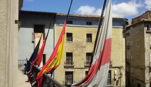 Banderas a media asta