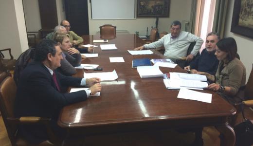 Comisión de Seguimiento: De izda. a dcha: Domingo Gil (PPN),Ana Mª Ruiz (IU-EZ), Manuel Campillo (PSN), Miguel Carasusán (O.R.V.E), Faustino Pérez (Comerciantes),Juan Luis Chueca (Vecinos ) y Merche San Pedro (UPN).