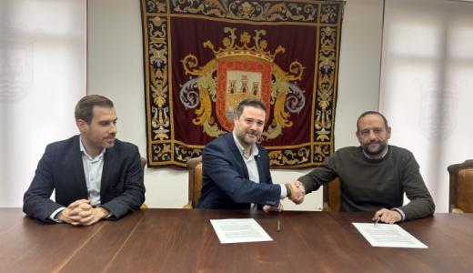 Firma convenio aparcamiento patio colegio Lourdes