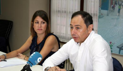 La concejala Sofía Pardo(Comercio,Industria y Empleo  ) y el concejal José Ángel Andrés (Economía y Hacienda)