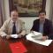El director general de Movilidad, José Antonio Marcén, y el alcalde de Tudela, Luis Casado, firman un convenio para el fomento del uso del transporte público.