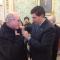 Luis Casado entrega la insignia a Manuel Arellano
